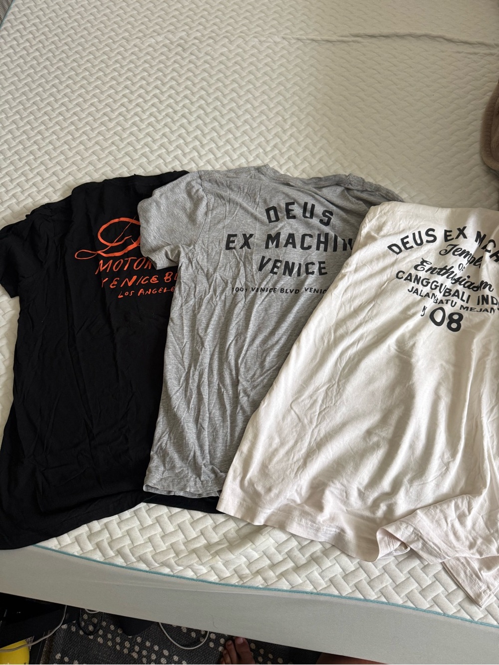 Deus ex machina bundle of shirts Venice Graphic Short Sleeve Tee - Grey